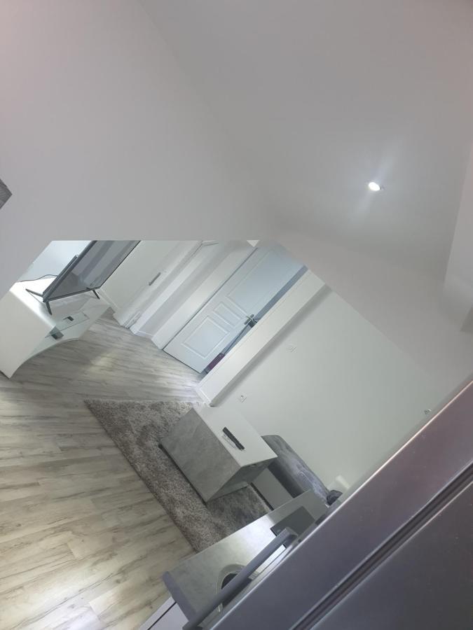 Aux Portes De Lyon Jolie T3 Clim Et Prime Video Apartment จิวอรส์ ภายนอก รูปภาพ