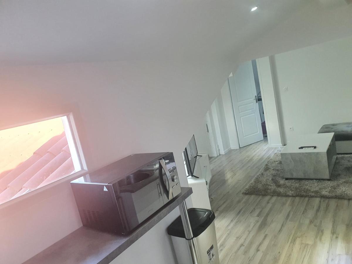 Aux Portes De Lyon Jolie T3 Clim Et Prime Video Apartment จิวอรส์ ภายนอก รูปภาพ