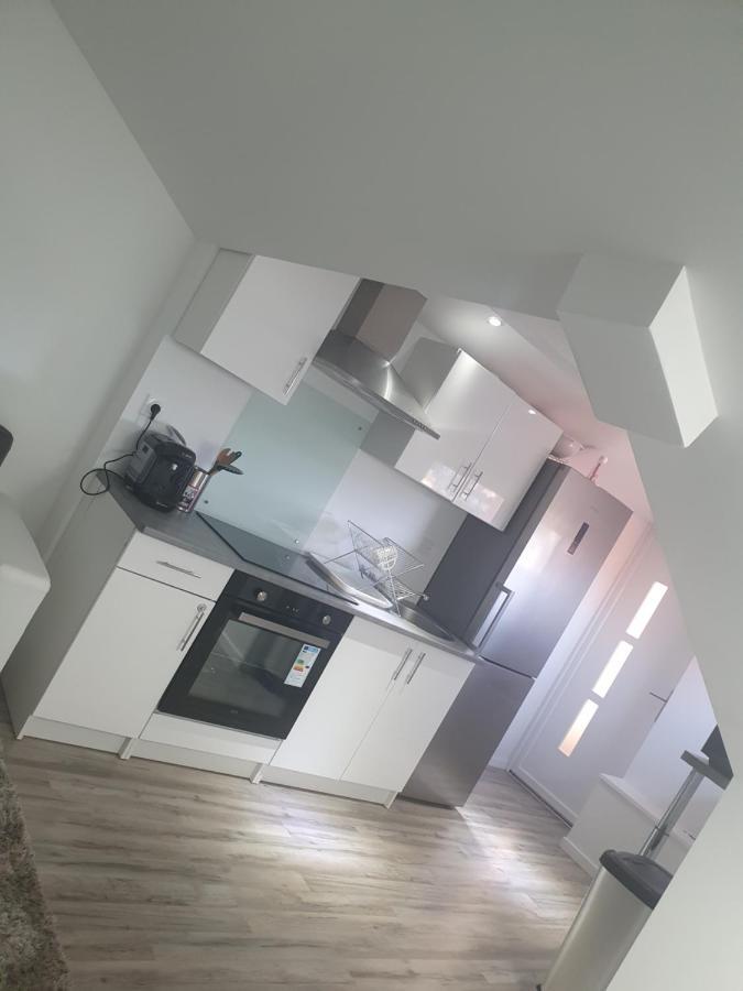 Aux Portes De Lyon Jolie T3 Clim Et Prime Video Apartment จิวอรส์ ภายนอก รูปภาพ
