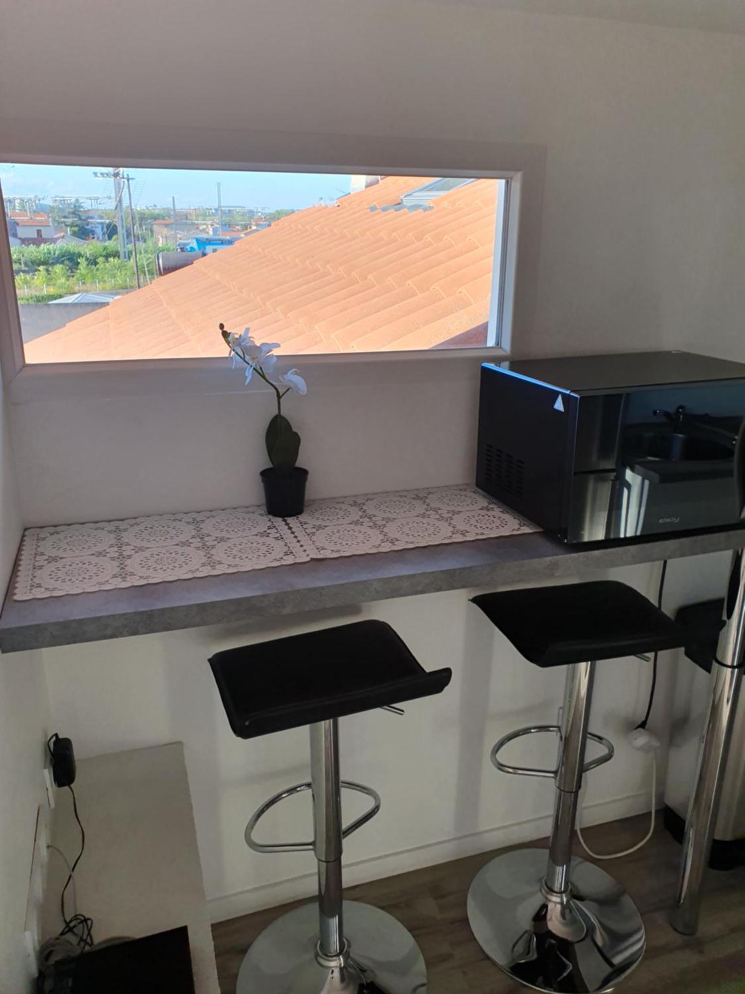 Aux Portes De Lyon Jolie T3 Clim Et Prime Video Apartment จิวอรส์ ภายนอก รูปภาพ